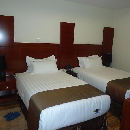 Miracle Hotel Addis Abeba Buitenkant foto
