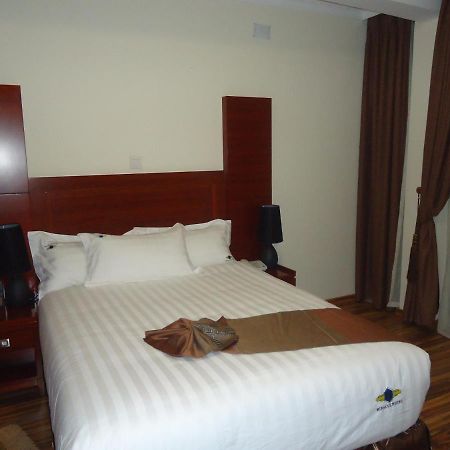 Miracle Hotel Addis Abeba Buitenkant foto