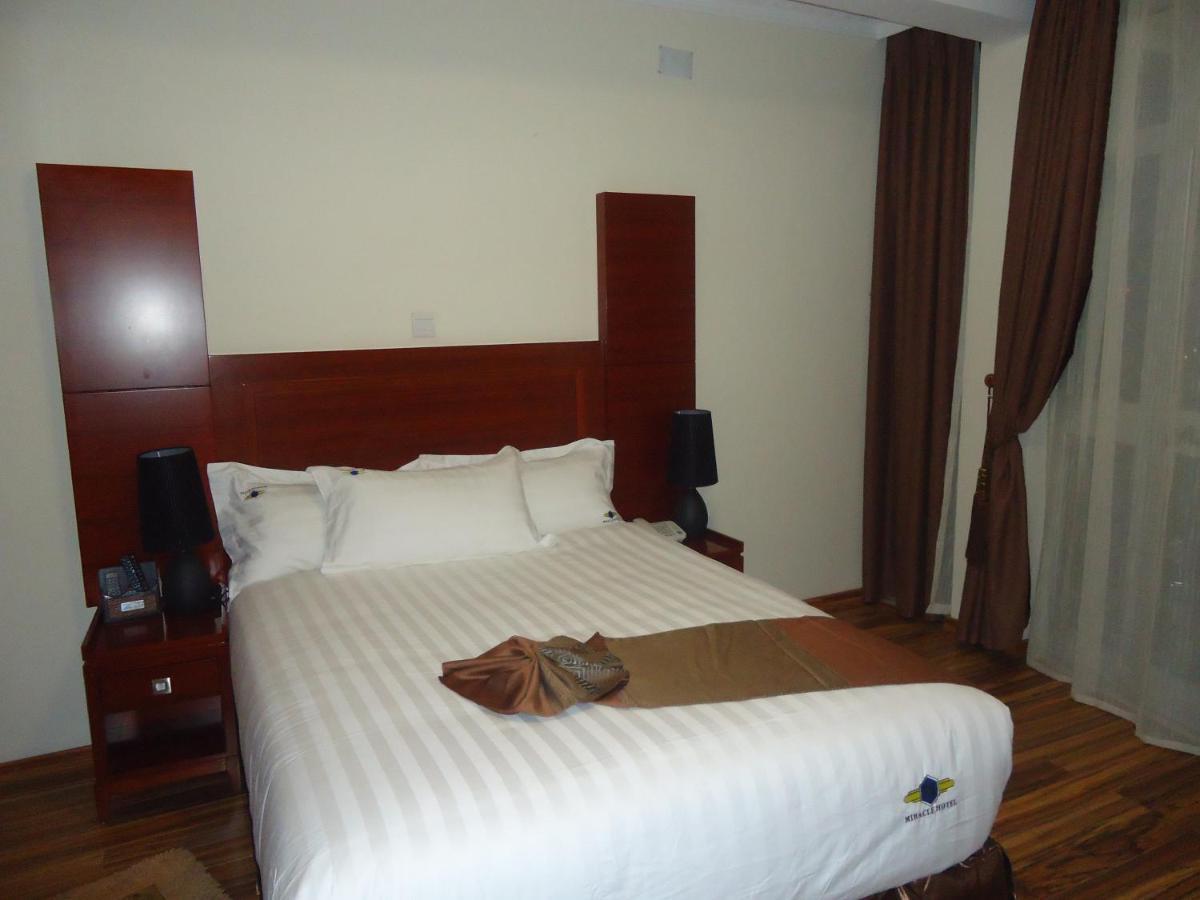 Miracle Hotel Addis Abeba Buitenkant foto