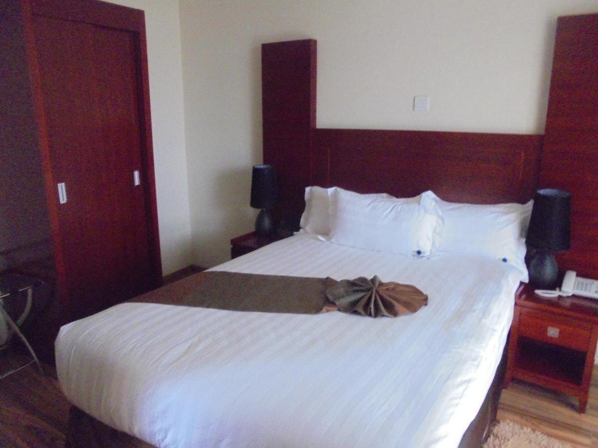 Miracle Hotel Addis Abeba Buitenkant foto