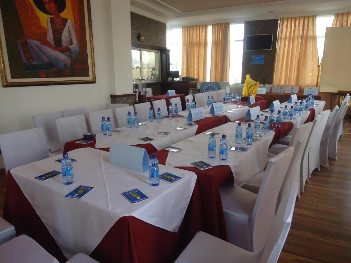 Miracle Hotel Addis Abeba Buitenkant foto