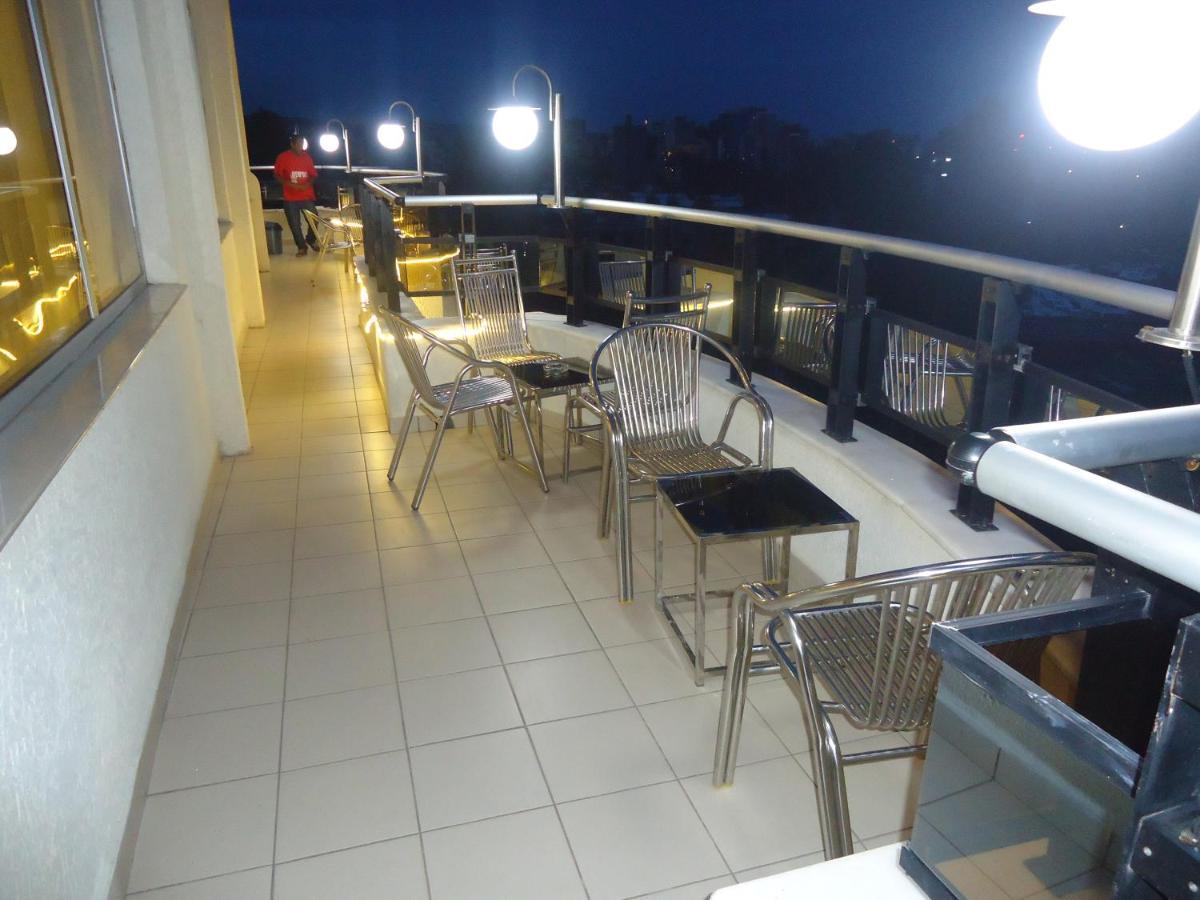 Miracle Hotel Addis Abeba Buitenkant foto