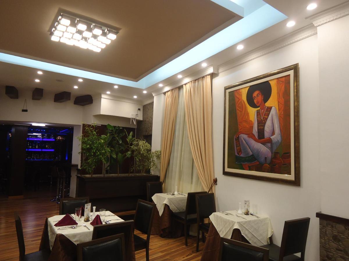 Miracle Hotel Addis Abeba Buitenkant foto